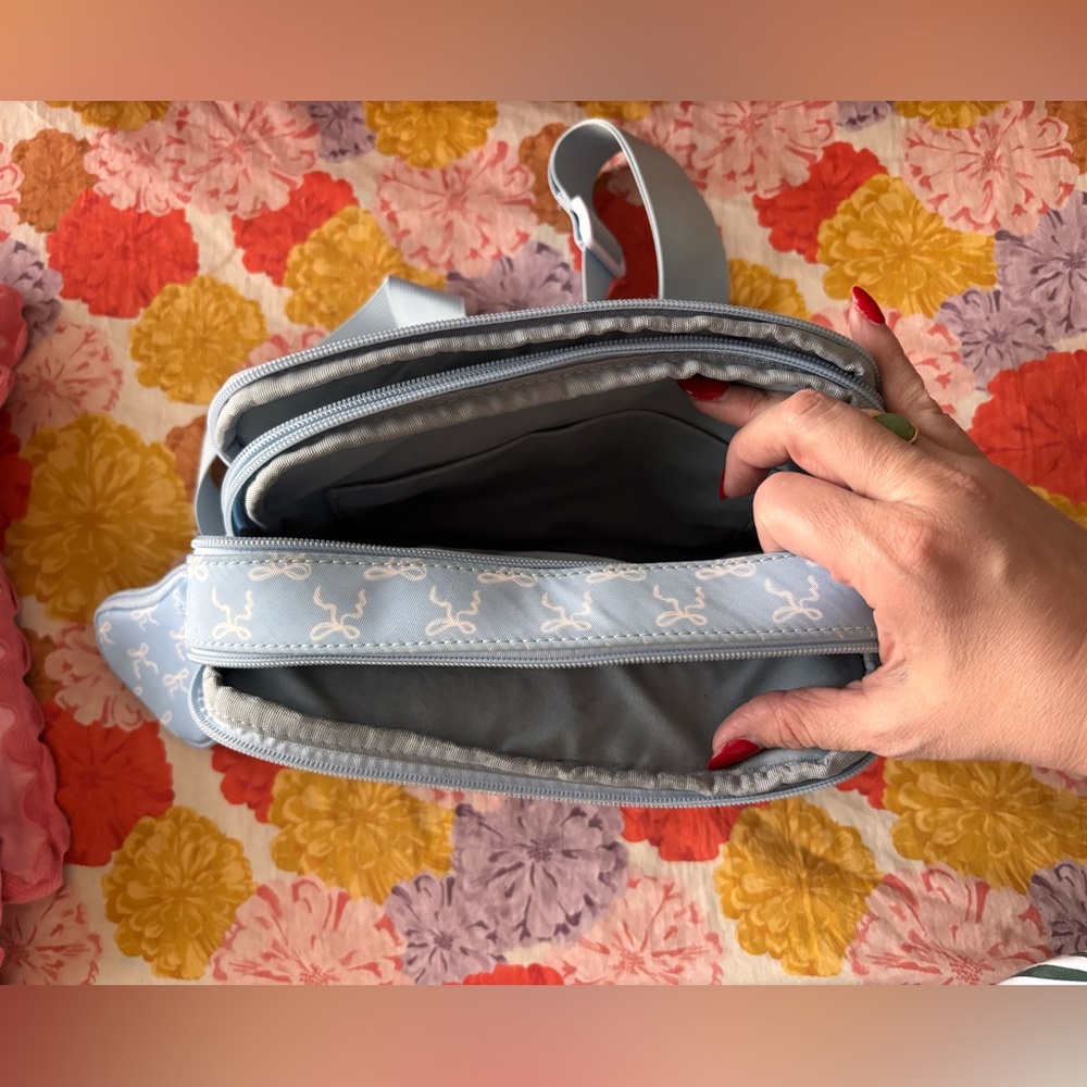 Hello Clio double scoop kindle crossbody - Picture 2 of 2